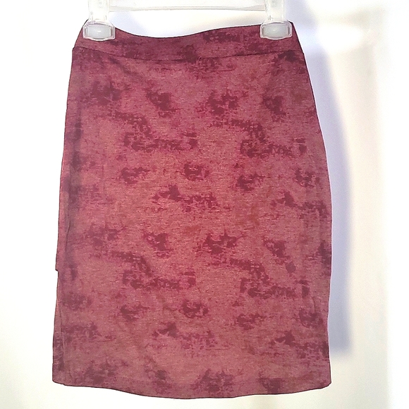 2B Bebe | Tulip Skirt | Shades of Red | S - Picture 3 of 5